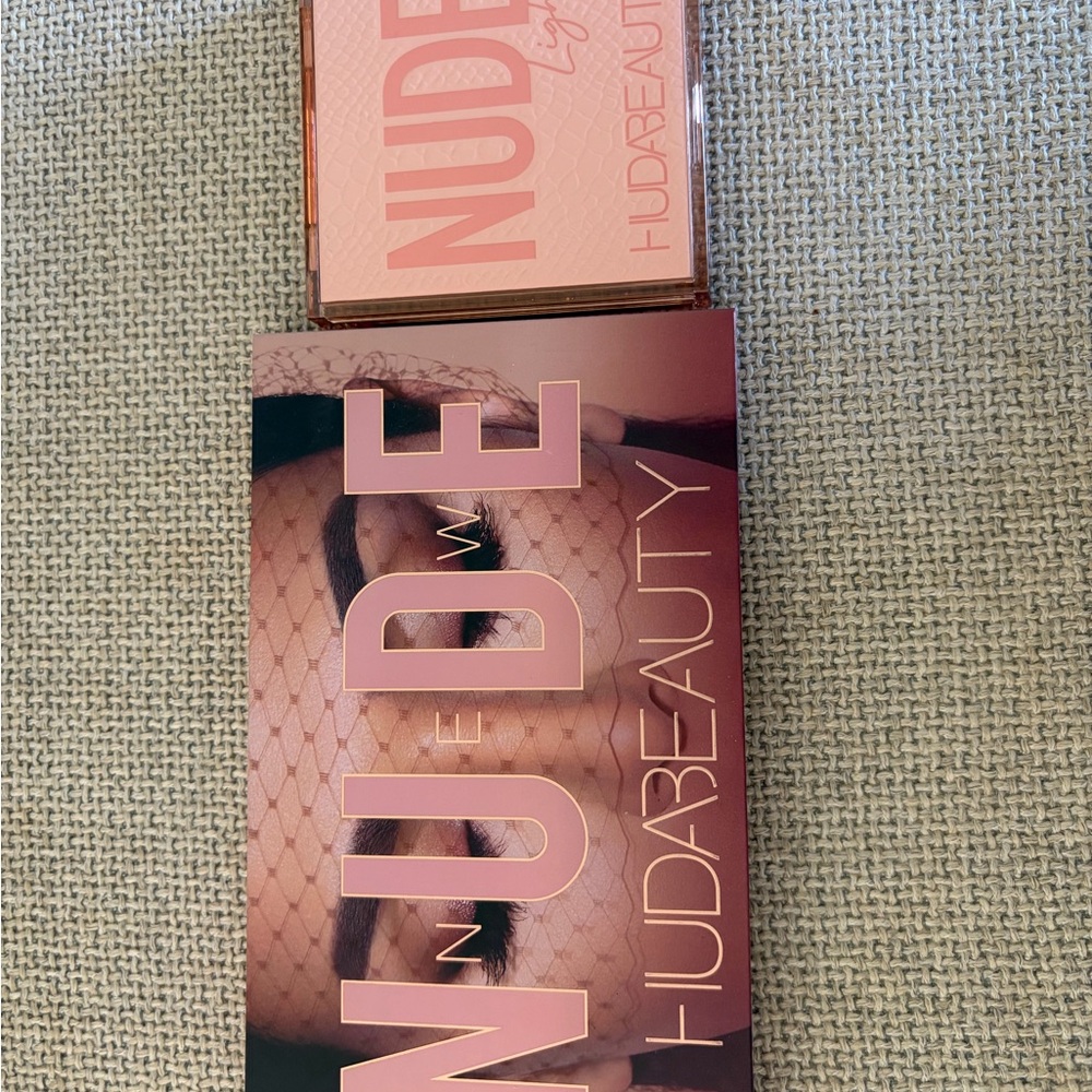 HUDA BEAUTY Nude Eyeshadow Palette - with Light Nude Obsessions